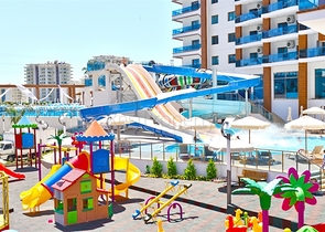 اطلالة بحر - شقة غرفة وصالة مفروشة - ضمن مجمع 5 نجوم في محمودلار / الانيا 