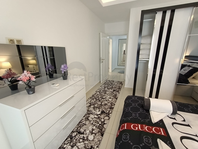 شقة مفروشة - غرفة نوم وصالة -ضمن مجمع يضم خدمات - في محمودلار / الانيا 