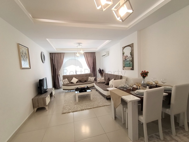 شقة مفروشة - غرفة نوم وصالة -ضمن مجمع يضم خدمات - في محمودلار / الانيا 