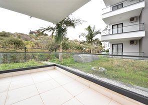 دوبلكس ارضية - 3 غرف وصالة مفروشة - ضمن مجمع 5 نجوم في كاستل / الانيا 