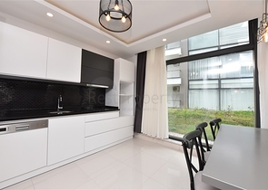 دوبلكس ارضية - 3 غرف وصالة مفروشة - ضمن مجمع 5 نجوم في كاستل / الانيا 