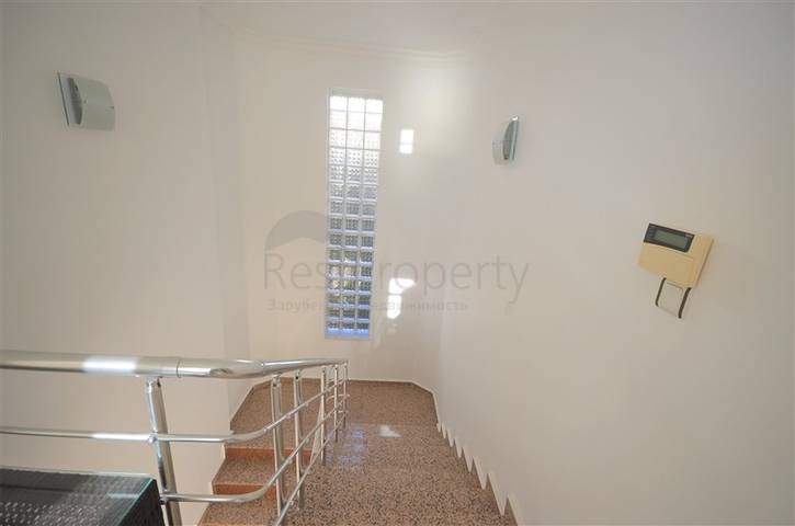 اطلالة بحر وقلعة - فيلا 3 غرف وصالة ضمن مجمع - في مركز الانيا 