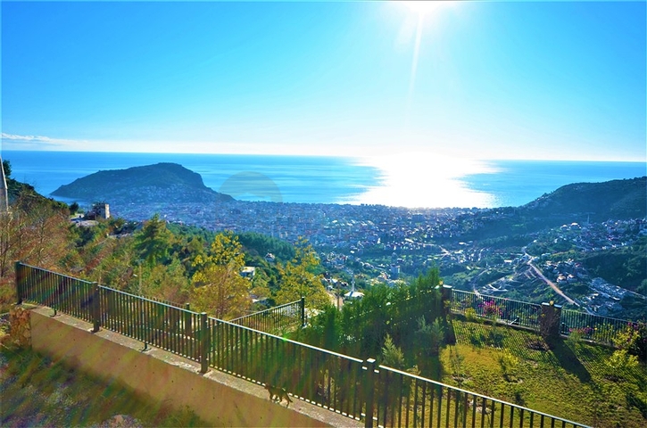 اطلالة بحر وقلعة - فيلا 3 غرف وصالة ضمن مجمع - في مركز الانيا 