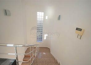 اطلالة بحر وقلعة - فيلا 3 غرف وصالة ضمن مجمع - في مركز الانيا 