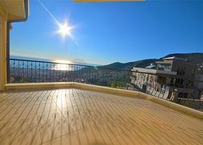 اطلالة بحر وقلعة - فيلا 3 غرف وصالة ضمن مجمع - في مركز الانيا 