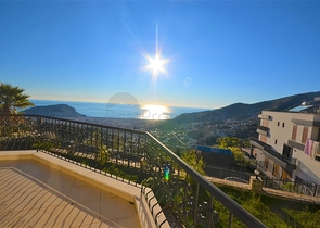 اطلالة بحر وقلعة - فيلا 3 غرف وصالة ضمن مجمع - في مركز الانيا 