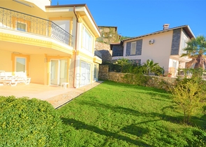 اطلالة بحر وقلعة - فيلا 3 غرف وصالة ضمن مجمع - في مركز الانيا 