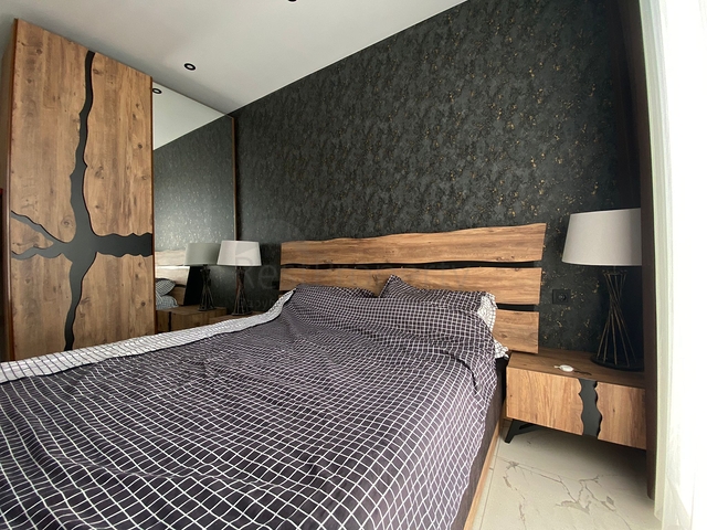 في مركز الانيا - وضمن مجمع سكني فاخر - شقة غرفة وصالة مفروشة .