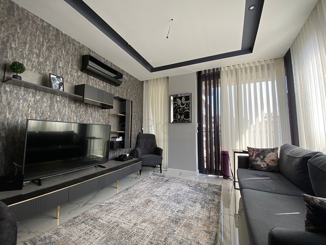 في مركز الانيا - وضمن مجمع سكني فاخر - شقة غرفة وصالة مفروشة .