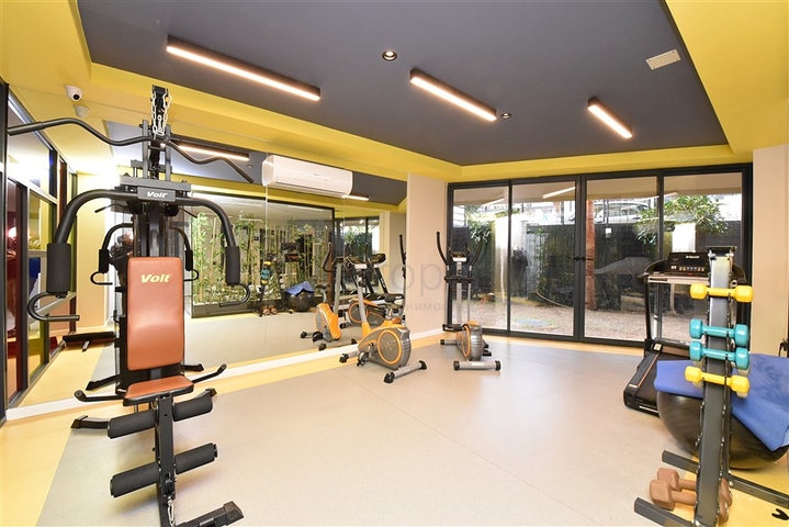 في مركز الانيا - وضمن مجمع سكني فاخر - شقة غرفة وصالة مفروشة .