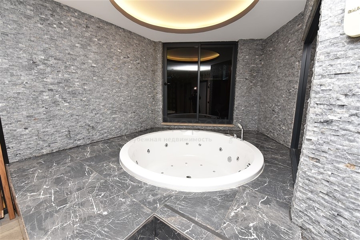 في مركز الانيا - وضمن مجمع سكني فاخر - شقة غرفة وصالة مفروشة .