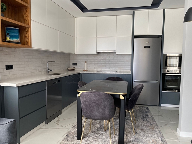 في مركز الانيا - وضمن مجمع سكني فاخر - شقة غرفة وصالة مفروشة .