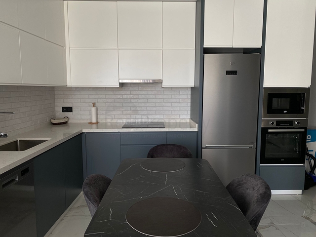 في مركز الانيا - وضمن مجمع سكني فاخر - شقة غرفة وصالة مفروشة .