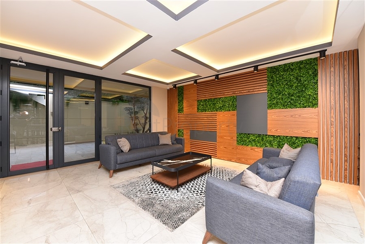 في مركز الانيا - وضمن مجمع سكني فاخر - شقة غرفة وصالة مفروشة .