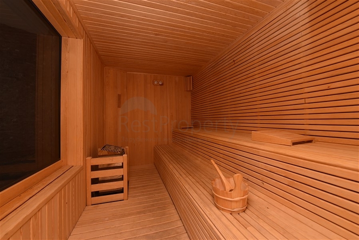 في مركز الانيا - وضمن مجمع سكني فاخر - شقة غرفة وصالة مفروشة .