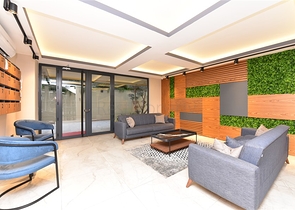 في مركز الانيا - وضمن مجمع سكني فاخر - شقة غرفة وصالة مفروشة .