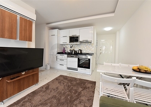 شقة غرفتين وصالة -ضمن مجمع فاخر وقريب من البحر - في افسلار / الانيا 