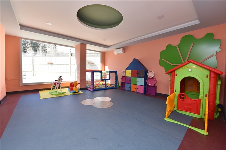 شقة جديدة للبيع - ضمن مجمع سكني في افسلار - تصميم غرفة وصالة . 