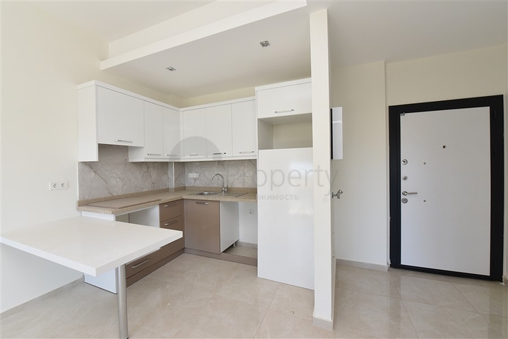 شقة جديدة للبيع - ضمن مجمع سكني في افسلار - تصميم غرفة وصالة . 