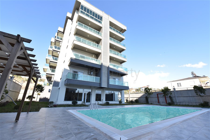 شقة جديدة للبيع - ضمن مجمع سكني في افسلار - تصميم غرفة وصالة . 