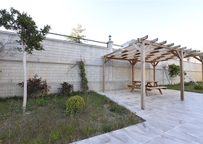 شقة جديدة للبيع - ضمن مجمع سكني في افسلار - تصميم غرفة وصالة . 