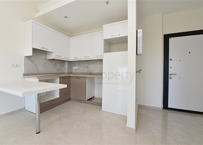 شقة جديدة للبيع - ضمن مجمع سكني في افسلار - تصميم غرفة وصالة . 