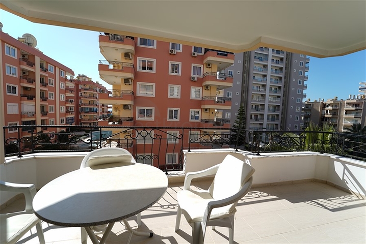 قريبة من البحر - شقة غرفتين وصالة مفروشة - في محمودلار / الانيا 