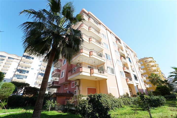 قريبة من البحر - شقة غرفتين وصالة مفروشة - في محمودلار / الانيا 