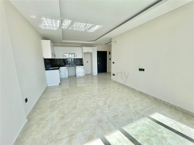 اطلالة بحر - شقة غرفة وصالة -ضمن مجمع جديد - في محمودلار / الانيا 