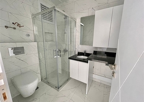 اطلالة بحر - شقة غرفة وصالة -ضمن مجمع جديد - في محمودلار / الانيا 