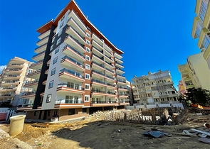 اطلالة بحر - شقة غرفة وصالة -ضمن مجمع جديد - في محمودلار / الانيا 