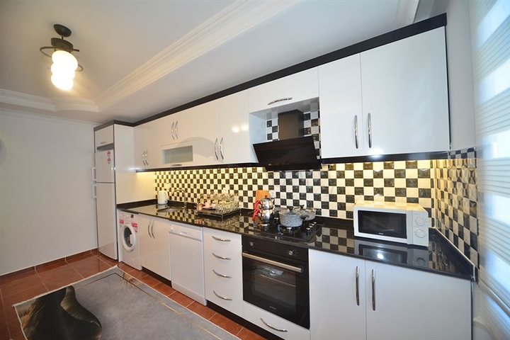 شقة واسعة غرفتين وصالة مفروشة - ضمن مجمع سكني في محمودلار/ الانيا 