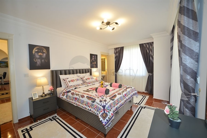 شقة واسعة غرفتين وصالة مفروشة - ضمن مجمع سكني في محمودلار/ الانيا 