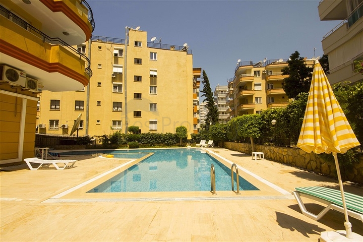 شقة واسعة غرفتين وصالة مفروشة - ضمن مجمع سكني في محمودلار/ الانيا 