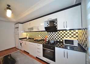 شقة واسعة غرفتين وصالة مفروشة - ضمن مجمع سكني في محمودلار/ الانيا 