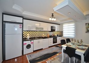 شقة واسعة غرفتين وصالة مفروشة - ضمن مجمع سكني في محمودلار/ الانيا 