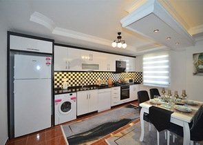 شقة واسعة غرفتين وصالة مفروشة - ضمن مجمع سكني في محمودلار/ الانيا 