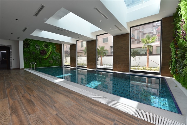 مجمع فاخر على البحر مباشرة - شقة غرفتين وصالة مفروشة - في اوبا / الانيا 