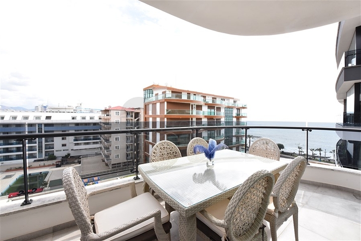 مجمع فاخر على البحر مباشرة - شقة غرفتين وصالة مفروشة - في اوبا / الانيا 