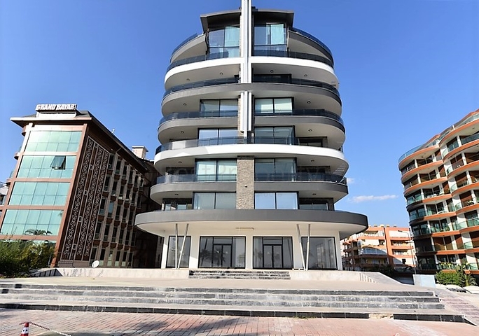 مجمع فاخر على البحر مباشرة - شقة غرفتين وصالة مفروشة - في اوبا / الانيا 