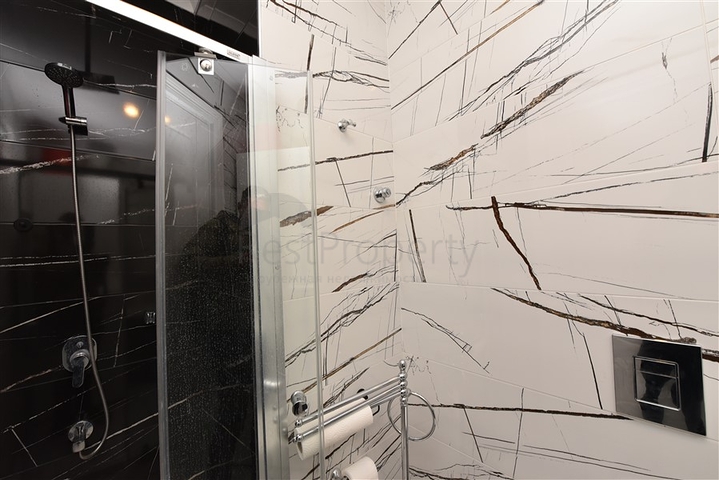 مجمع فاخر على البحر مباشرة - شقة غرفتين وصالة مفروشة - في اوبا / الانيا 