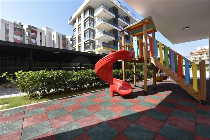 مجمع فاخر على البحر مباشرة - شقة غرفتين وصالة مفروشة - في اوبا / الانيا 