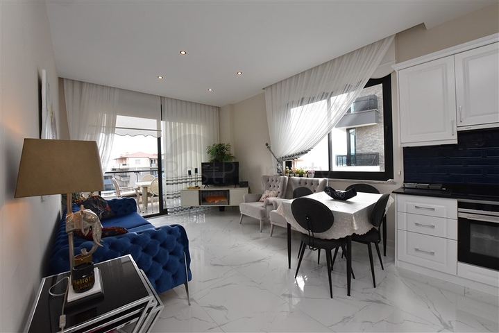 مجمع فاخر على البحر مباشرة - شقة غرفتين وصالة مفروشة - في اوبا / الانيا 