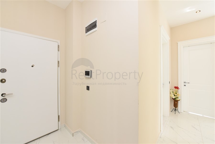 مجمع فاخر على البحر مباشرة - شقة غرفتين وصالة مفروشة - في اوبا / الانيا 