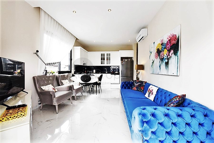 مجمع فاخر على البحر مباشرة - شقة غرفتين وصالة مفروشة - في اوبا / الانيا 