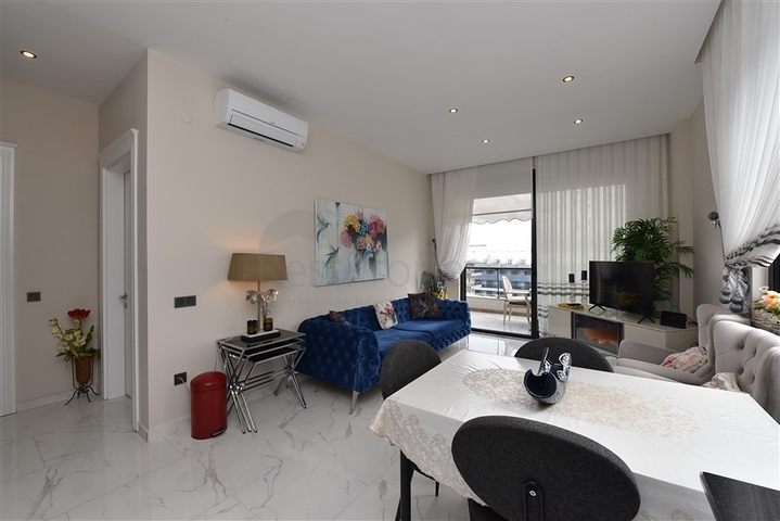 مجمع فاخر على البحر مباشرة - شقة غرفتين وصالة مفروشة - في اوبا / الانيا 