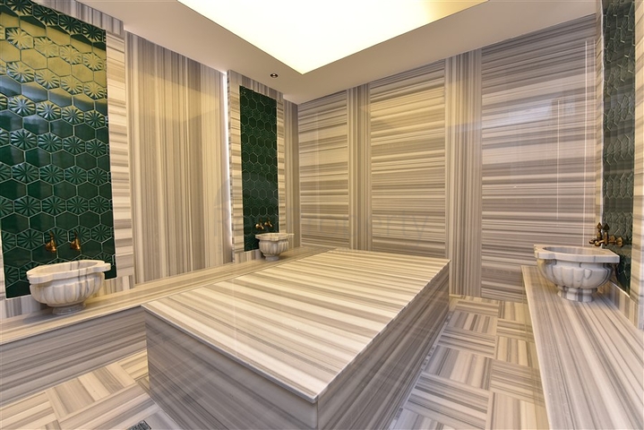 مجمع فاخر على البحر مباشرة - شقة غرفتين وصالة مفروشة - في اوبا / الانيا 