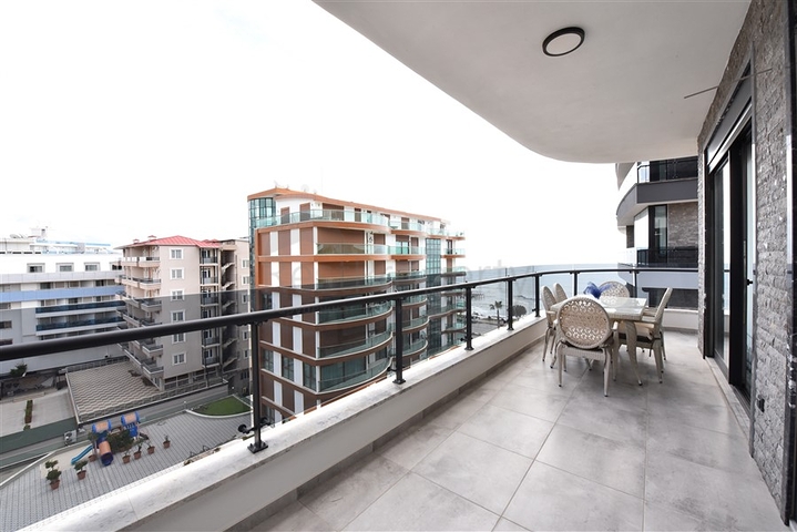 مجمع فاخر على البحر مباشرة - شقة غرفتين وصالة مفروشة - في اوبا / الانيا 