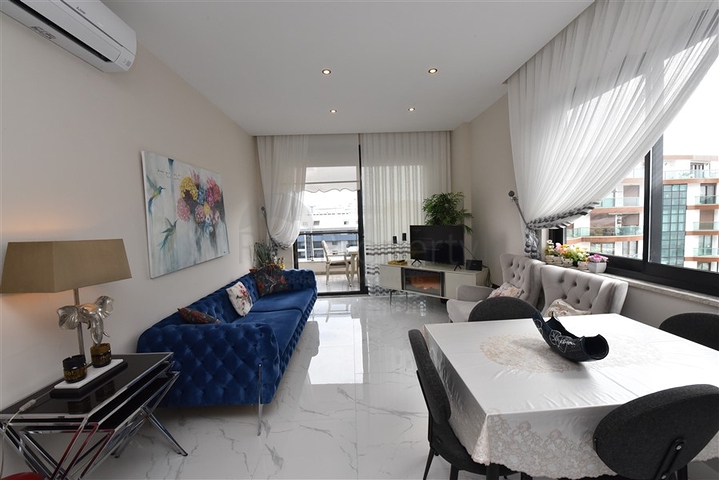 مجمع فاخر على البحر مباشرة - شقة غرفتين وصالة مفروشة - في اوبا / الانيا 