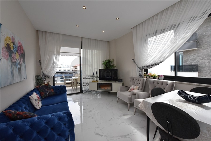 مجمع فاخر على البحر مباشرة - شقة غرفتين وصالة مفروشة - في اوبا / الانيا 